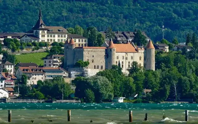Pompe à chaleur à Grandson — château de Grandson